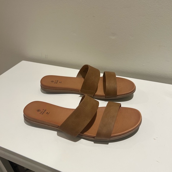 Call it Spring Sandals - Picture 2 of 3